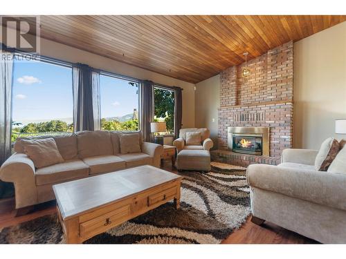 163 Lakehill Road, Kaleden, BC - Indoor Photo Showing Living Room With Fireplace