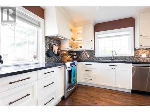 1830 6Th Avenue, Prince George, BC - Indoor Photo Showing Kitchen With Upgraded Kitchen
