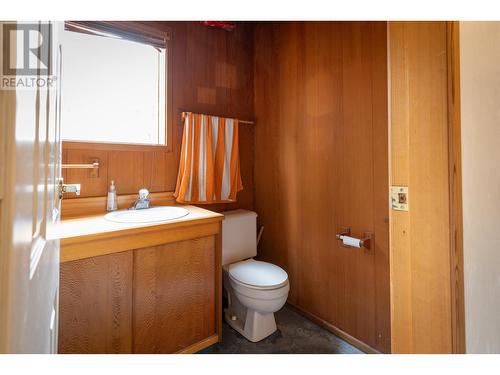 2037 First Avenue, Terrace, BC - Indoor Photo Showing Bathroom