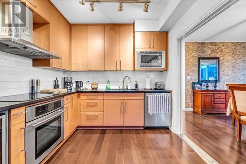 3705 689 Abbott Street, Vancouver, BC - Indoor Photo Showing Kitchen
