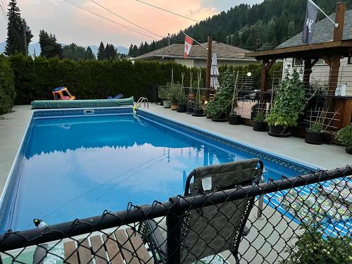 3320 Lilac Crescent, Trail, BC - Outdoor With In Ground Pool With Backyard