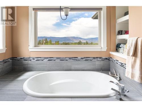4531 Gaspardone Road, Kelowna, BC - Indoor Photo Showing Bathroom