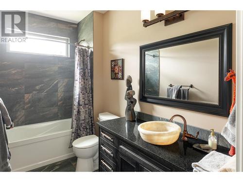 4531 Gaspardone Road, Kelowna, BC - Indoor Photo Showing Bathroom
