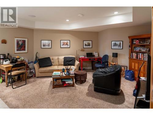 4531 Gaspardone Road, Kelowna, BC - Indoor Photo Showing Living Room