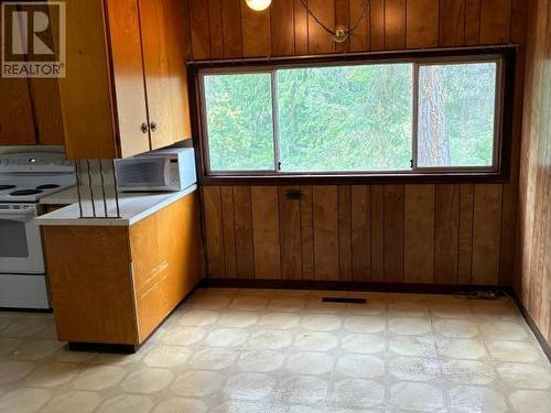 5081 Columbia Street, Texada Island, BC - Indoor Photo Showing Kitchen