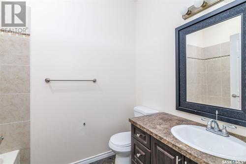 210 G Avenue S, Saskatoon, SK - Indoor Photo Showing Bathroom