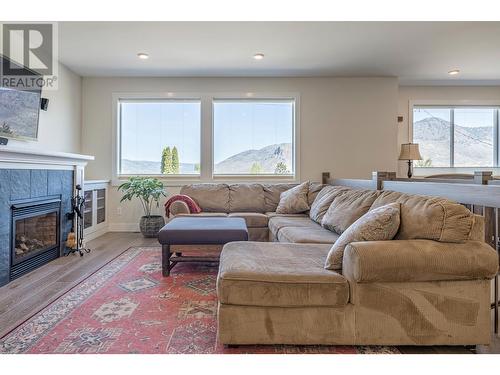 659 Munro Street, Kamloops, BC - Indoor Photo Showing Living Room With Fireplace