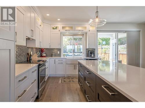 659 Munro Street, Kamloops, BC - Indoor Photo Showing Kitchen With Upgraded Kitchen