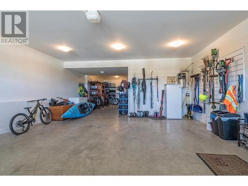 659 Munro Street, Kamloops, BC - Indoor Photo Showing Garage