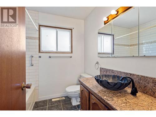 2040 Polo Road, Kelowna, BC - Indoor Photo Showing Bathroom