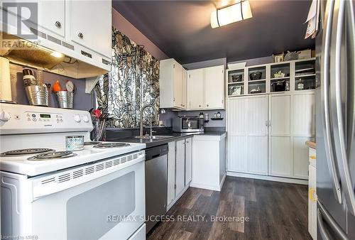 6861 Hagar Avenue, Niagara Falls, ON - Indoor Photo Showing Kitchen