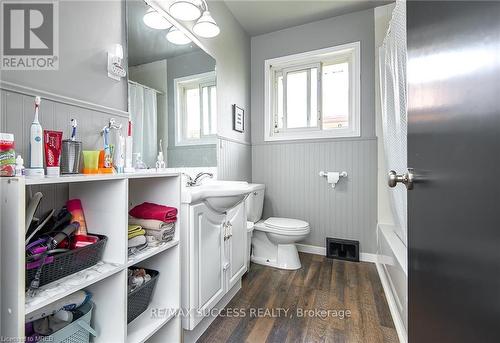 6861 Hagar Avenue, Niagara Falls, ON - Indoor Photo Showing Bathroom