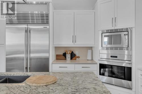1805 Scott Crescent, West Kelowna, BC - Indoor Photo Showing Kitchen With Upgraded Kitchen