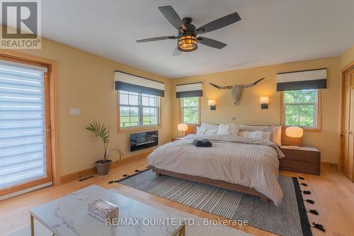 4184 Old Highway 2, Belleville, ON - Indoor Photo Showing Bedroom