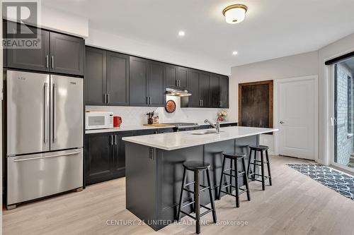307 Billington Close, Peterborough, ON - Indoor Photo Showing Kitchen With Upgraded Kitchen