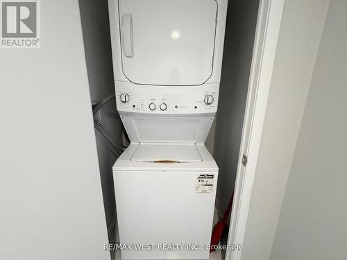 515 - 3091 Dufferin Avenue, Toronto, ON - Indoor Photo Showing Laundry Room