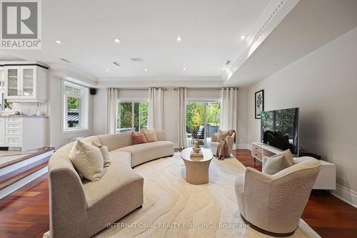 43 Bywood Drive, Toronto, ON - Indoor Photo Showing Living Room