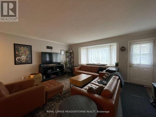 21 Swanhurst Boulevard, Mississauga, ON - Indoor Photo Showing Living Room