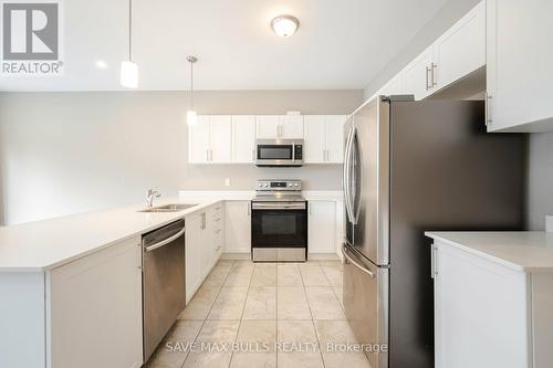A8 - 439 Athlone Avenue, Woodstock, ON - Indoor Photo Showing Kitchen With Upgraded Kitchen