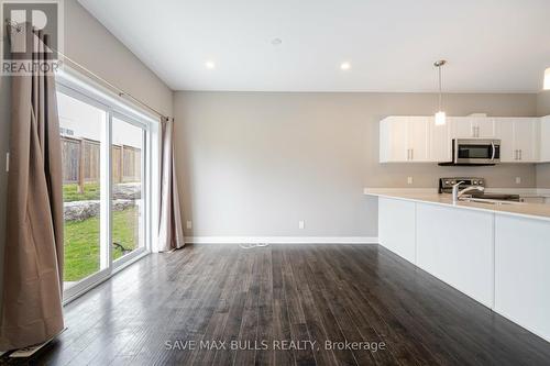 A8 - 439 Athlone Avenue, Woodstock, ON - Indoor Photo Showing Kitchen With Double Sink