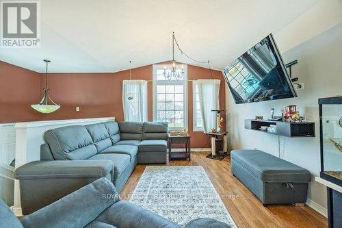 54 Ponsford Place, St. Thomas, ON - Indoor Photo Showing Living Room