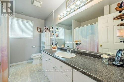 54 Ponsford Place, St. Thomas, ON - Indoor Photo Showing Bathroom
