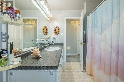 54 Ponsford Place, St. Thomas, ON - Indoor Photo Showing Bathroom