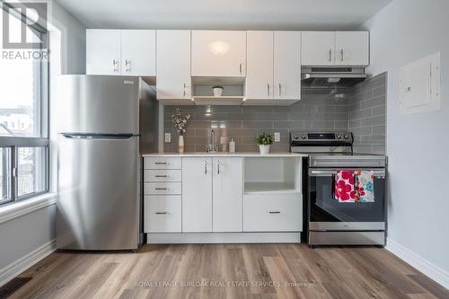 2 - 325 Robert Street, Hamilton, ON - Indoor Photo Showing Kitchen With Stainless Steel Kitchen With Upgraded Kitchen