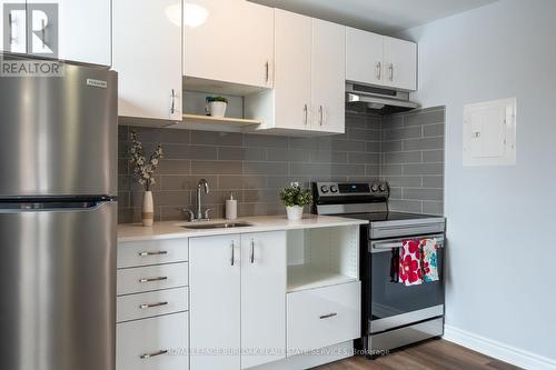 2 - 325 Robert Street, Hamilton, ON - Indoor Photo Showing Kitchen With Stainless Steel Kitchen With Upgraded Kitchen