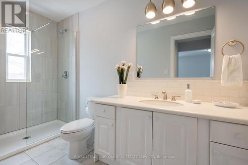 2 - 325 Robert Street, Hamilton, ON - Indoor Photo Showing Bathroom