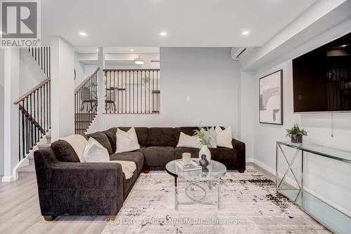113 Milestone Crescent, Aurora, ON - Indoor Photo Showing Living Room
