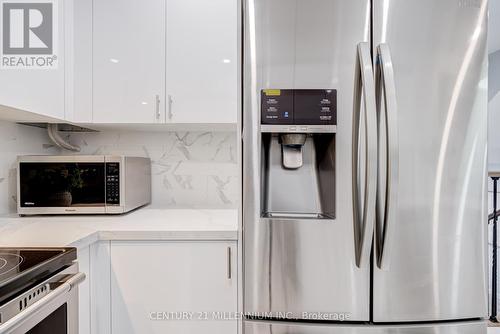 113 Milestone Crescent, Aurora, ON - Indoor Photo Showing Kitchen With Stainless Steel Kitchen