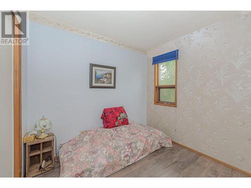 7025 97A Highway, Grindrod, BC - Indoor Photo Showing Bedroom