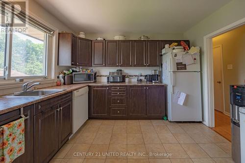 730 Chemong Road, Peterborough, ON - Indoor Photo Showing Kitchen