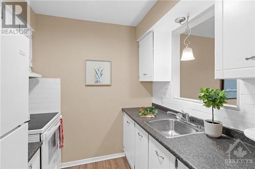 6 Pearl Street Unit#B, Smiths Falls, ON - Indoor Photo Showing Kitchen