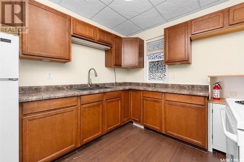 766 Fairford Street E, Moose Jaw, SK - Indoor Photo Showing Kitchen With Double Sink