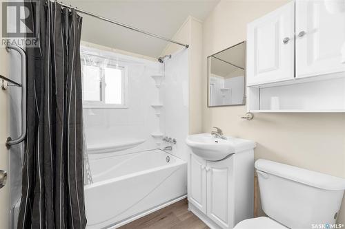 766 Fairford Street E, Moose Jaw, SK - Indoor Photo Showing Bathroom
