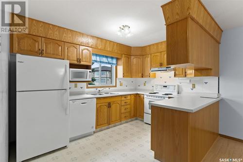 212 103 Keevil Crescent, Saskatoon, SK - Indoor Photo Showing Kitchen With Double Sink