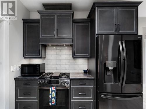 339 Hummingbird Avenue, Vernon, BC - Indoor Photo Showing Kitchen