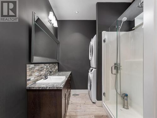 339 Hummingbird Avenue, Vernon, BC - Indoor Photo Showing Bathroom