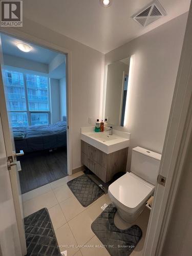 1807 - 1 Yorkville Avenue, Toronto, ON - Indoor Photo Showing Bathroom
