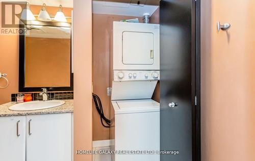 812 - 33 Sheppard Avenue E, Toronto, ON - Indoor Photo Showing Laundry Room