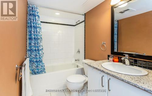 812 - 33 Sheppard Avenue E, Toronto, ON - Indoor Photo Showing Bathroom