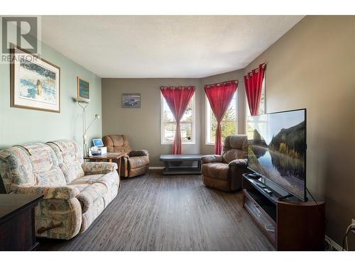 3556 Country Pines Drive, West Kelowna, BC - Indoor Photo Showing Living Room