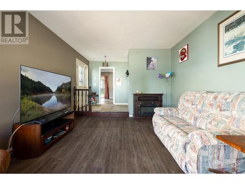 3556 Country Pines Drive, West Kelowna, BC - Indoor Photo Showing Living Room
