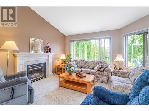 11290 Bond Road Unit# 15, Lake Country, BC - Indoor Photo Showing Living Room With Fireplace