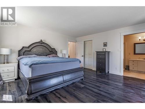 8685 Harbour Heights Road, Vernon, BC - Indoor Photo Showing Bedroom