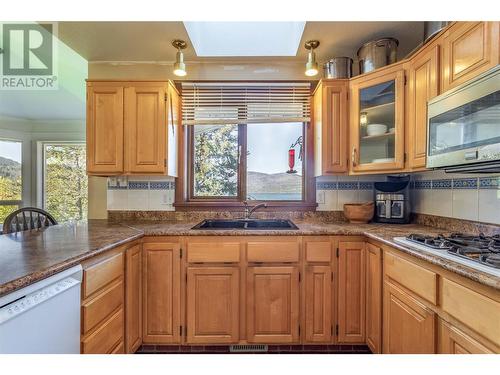 8685 Harbour Heights Road, Vernon, BC - Indoor Photo Showing Kitchen With Double Sink