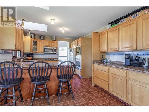 8685 Harbour Heights Road, Vernon, BC - Indoor Photo Showing Kitchen