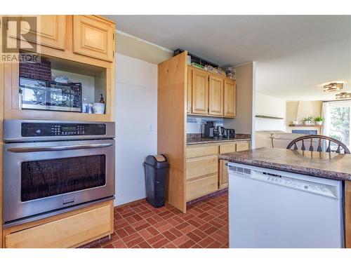 8685 Harbour Heights Road, Vernon, BC - Indoor Photo Showing Kitchen